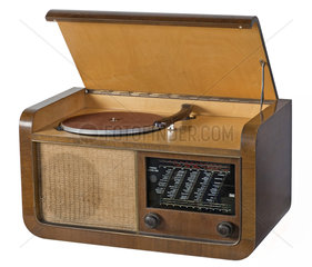 Braun Radio mit Plattenspieler von 1950