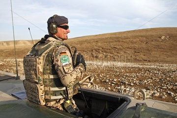 Mazar-e Sharif  Afghanistan  Bundeswehrsoldat der ISAF-Schutztruppe