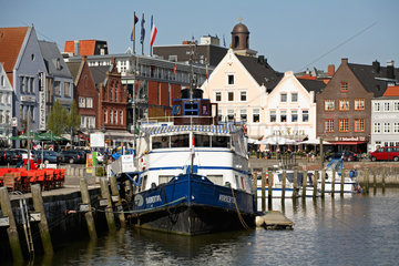 Husum  Deutschland  Blick auf das Restaurantschiff MS Nordertor im Binnenhafen