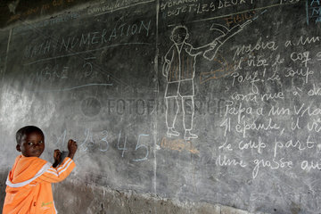 Goma  Demokratische Republik Kongo  Schulunterricht im IDP CCLK Camp