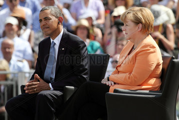 Berlin  Deutschland  US-Praesident Barack Obama und Bundeskanzlerin Angela Merkel (CDU) am Brandenburger Tor