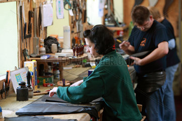 Haage  Deutschland  Handwerk  Lederverarbeitung in einer Werkstatt