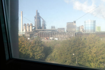 Duisburg  Deutschland  Fensterblick auf den Hochofen 8 der ThyssenKrupp Steel AG