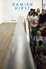 London  Grossbritannien  Museum Tate Modern zur Zeit der Hirst-Ausstellung
