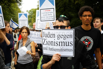 Berlin  Deutschland  Demonstration Nie wieder Judenhass