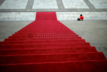 Berlin  Deutschland  roter Teppich auf der Treppe des Konzerthauses