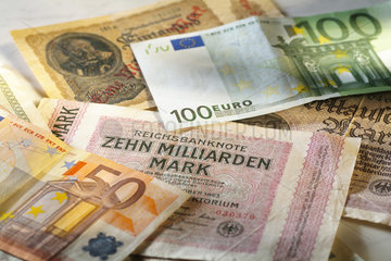 Hamburg  Deutschland  Reichsbanknoten und Euro-Scheine