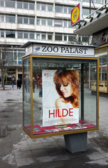 Berlin  Deutschland  Schaukasten des Premierenkinos Zoo Palast