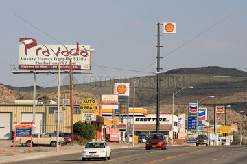 Golden Valley  USA  eine Tankstelle in der Wueste von Arizona