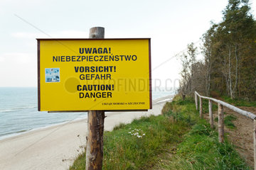 Hoff an der Ostsee  Polen  mehrsprachiges Warnschild an der Steilkueste