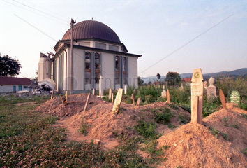 Kalesija  Bosnien und Herzegowina  zerstoerte Moschee