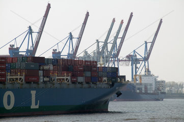 Hamburg  Deutschland  Containerschiff MOL Performance