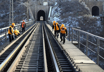 CHINA-HENAN-RAILWAY-BRIDGE STEEL BRACKET-MAINTENANCE(CN)