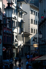 Zuerich  Schweiz  Strasse in der Altstadt