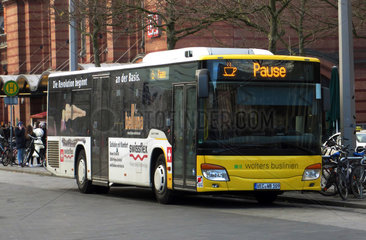 Bremen  Deutschland  Busfahrer macht Pause