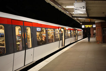 Hamburg  Deutschland  ueberirdische U-Bahn-Station Hudtwalckerstrasse