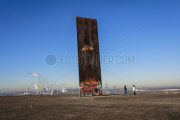 Skulptur von Richard Serra  Halde Schurenbach  Ruhrgebiet  Deutschland  Europa