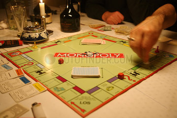 Verden  Deutschland  Freunde spielen Monopoly