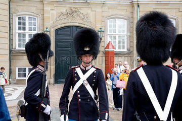 Kopenhagen  Daenemark  Wachabloesung der Garde