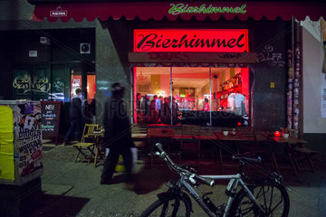 Berlin  Deutschland  Kneipe Bierhimmel auf der Oranienstrasse in Berlin-Kreuzberg