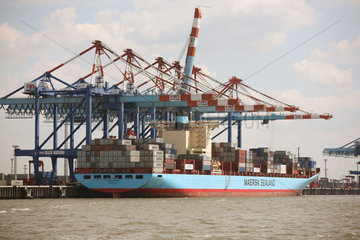 Bremerhaven  Deutschland  ein Schiff am Container-Terminal