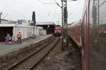 Hannover  Deutschland  Zuege der Deutschen Bahn im Hauptbahnhof