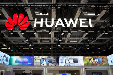 Berlin  Deutschland - Messestand des chinesischen Elektronikkonzerns Huawei auf der IFA 2018.