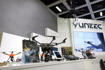 Berlin  Deutschland - Am Messestand des Unternehmens YUNEEC auf der IFA 2018 werden Neuheiten von Kamera-Drohnen gezeigt.