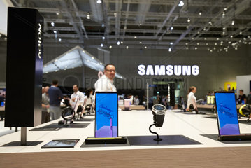 Berlin  Deutschland - Das koreanische Unternehmen SAMSUNG zeigt seine Neuheiten Galaxy Note9 und Galaxy Watch auf der IFA 2018.