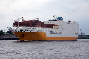 Hamburg  Deutschland  Containerschiff Grande Atlantico der Reederei Grimaldi Lines