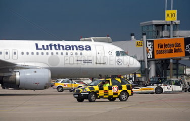 Duesseldorf  Deutschland  Flugzeug der Lufthansa