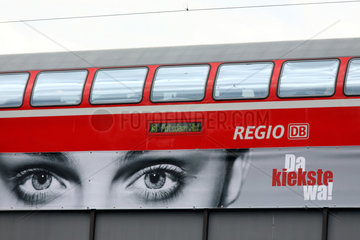 Berlin  Deutschland  Symbolfoto - vorbeifahrender Regiomalexpress