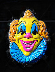Berlin  Deutschland  Plastikfigur beim Karnevalszug