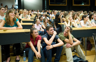 Zuerich  Schweiz  Studenten waehrend der Vorlesung