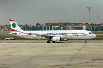 Istanbul  Tuerkei  Atatuerk International Airport  Flugzeug der Middle East Airline