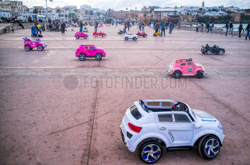 Rabat  Marokko  Kinderfahrzeuge zum Mieten an der Promenade