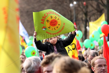 Berlin  Deutschland  Atomkraftgegner waehrend einer Demonstration