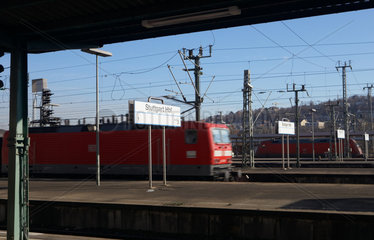 Stuttgart  Deutschland  Blick ueber Bahnsteige am Hauptbahnhof