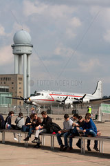 Berlin  Deutschland  Besucher der Berlin Music Week auf dem Flughafen Tempelhof