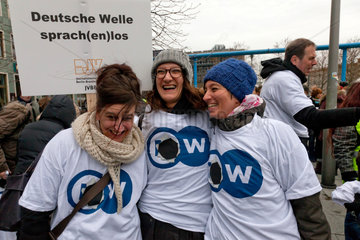 Berlin  Deutschland  Demonstration der Mitarbeiter der Deutschen Welle