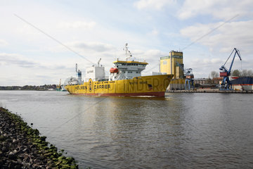 Rendsburg  Deutschland  Frachter Baltic News auf dem Nord-Ostsee-Kanal
