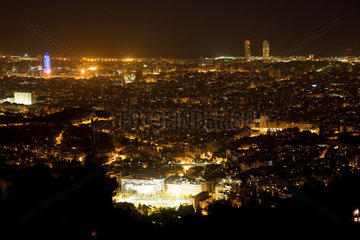 Barcelona  Spanien  Blick auf die Stadt bei Nacht