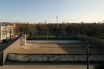 Berlin  Deutschland  ehemaliger Mauerstreifen an der Mauergedenkstaette