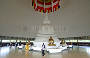 Kalutara  Sri Lanka  die 40 Meter hohe Kuppelhalle der Kalutara Dagoba