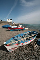 Puerto Blanca  Spanien  Fischerboote an der Kueste des Ferienortes Puerto Blanca