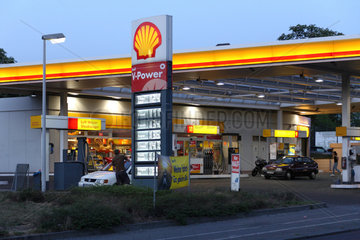 Berlin  Deutschland  Shell Tankstelle