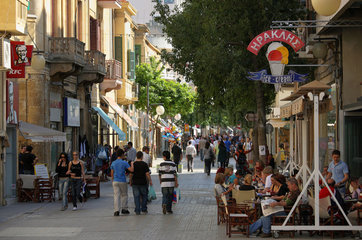 Nikosia  Republik Zypern  die Einkaufsmeile Ledra Street mit Strassencafes
