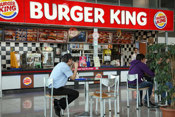 Istanbul  Tuerkei  eine Burger King-Filiale am Atatuerk International Airport