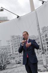 Berlin  Deutschland  Berlins Buergermeister Michael Mueller  SPD  eroeffnet die Ausstellung Mai 45 - Fruehling in Berlin