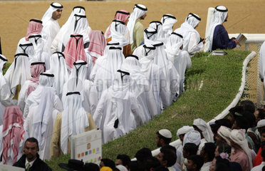 Dubai  Vereinigte Arabische Emirate  Maenner in Landestracht